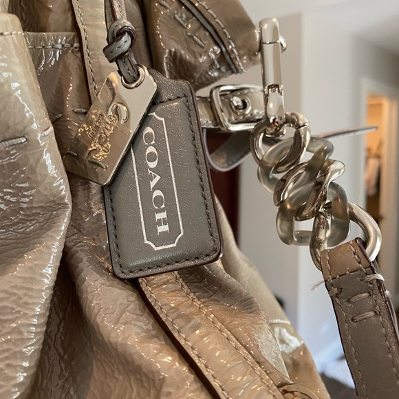 Coach patent leather collection purse - Picture 6 of 12